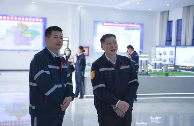 黃智華、王大真一行到新疆宜化和新疆宜化礦業(yè)現(xiàn)場調(diào)研(圖3)