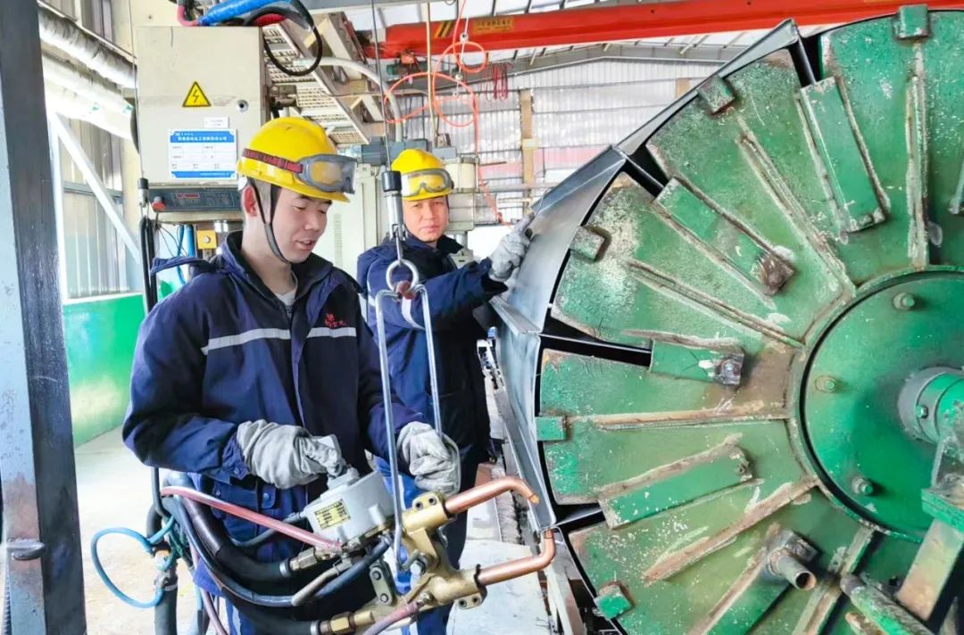 青海宜化電石分廠電極殼班：加強(qiáng)標(biāo)準(zhǔn)化建設(shè)，保障電石爐長(zhǎng)周期穩(wěn)定運(yùn)行(圖4)