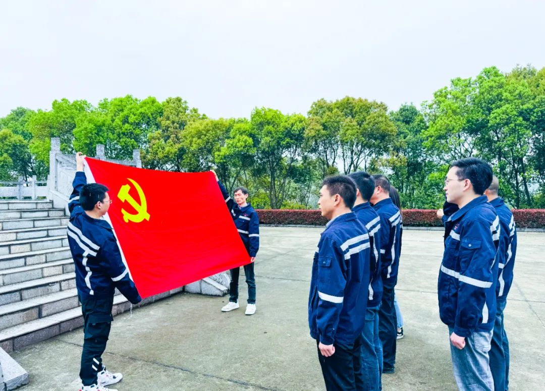 在緬懷中汲取奮進力量！這場主題黨日活動“走心”更“入心”！(圖3)