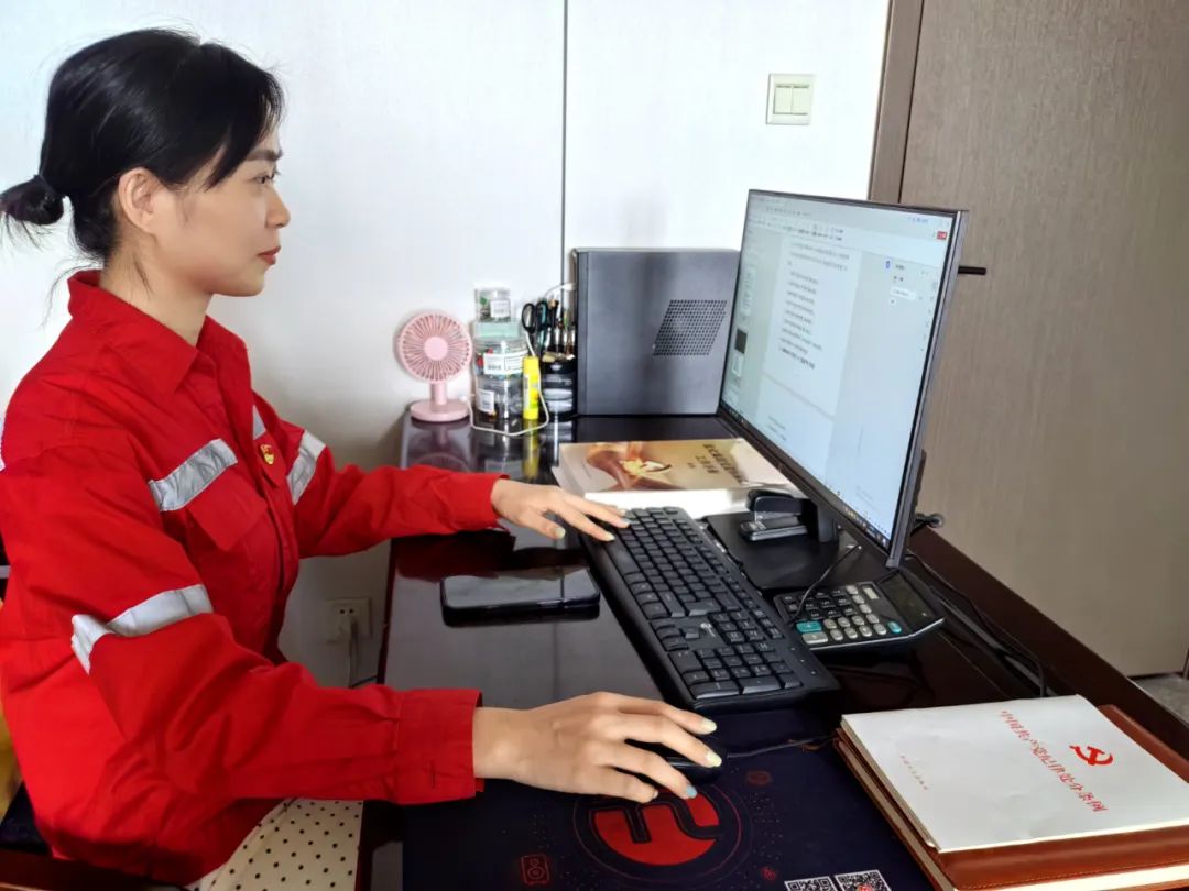 【宜化榜樣】化機(jī)公司李丹：提升素質(zhì)強(qiáng)技能，勇于奉獻(xiàn)顯擔(dān)當(dāng)(圖2)