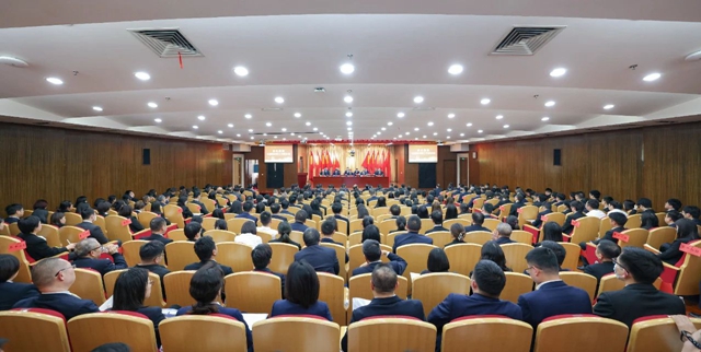 宜化集團(tuán)2024年度工作總結(jié)暨技術(shù)創(chuàng)新表彰大會(huì)、七屆四次職工代表大會(huì)勝利閉幕(圖1)