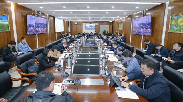 集團(tuán)召開黨委（擴(kuò)大）會議 部署開展深入貫徹中央八項規(guī)定精神學(xué)習(xí)教育(圖1)