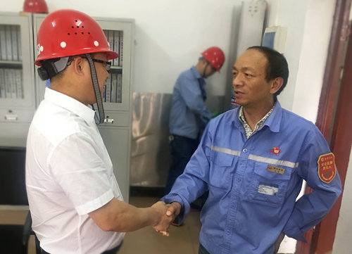 王大真到宜都園區(qū)、股份公司看望慰問基層黨員