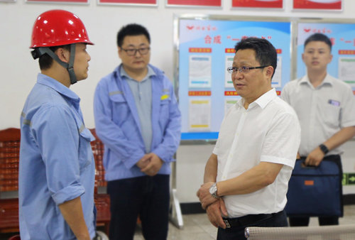 集團領導看望慰問離退休黨員、基層困難黨員和年輕黨員