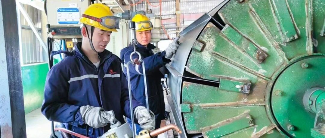 青海宜化電石分廠電極殼班：加強標(biāo)準(zhǔn)化建設(shè)，保障電石爐長周期穩(wěn)定運行